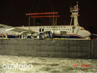 Illustration for article titled Photos of Plane Being Lifted From the Hudson Are Staggering